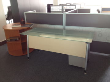 家具廠展廳換季清倉 辦公臺、文員臺、會議臺、書柜半價拋售，需自提